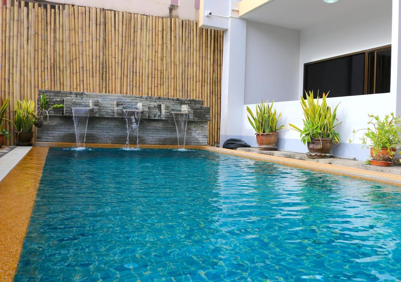 Deng'S Kamala Beach Guesthouse Exteriör bild