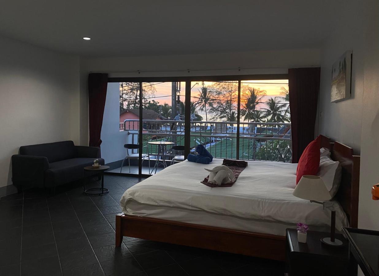 Deng'S Kamala Beach Guesthouse Exteriör bild