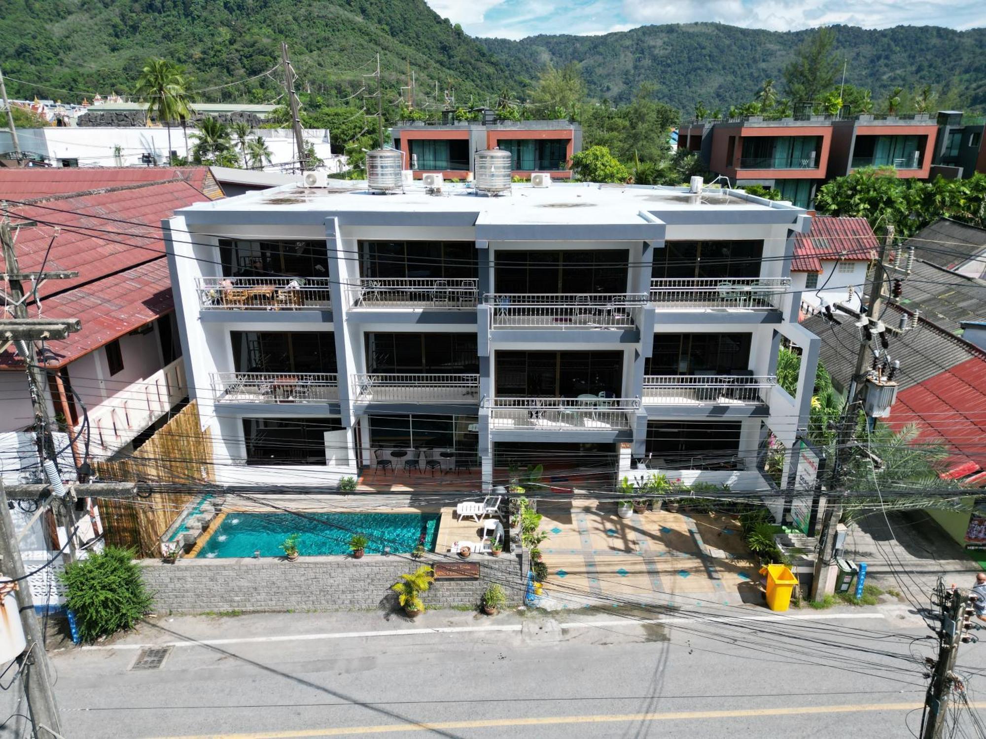 Deng'S Kamala Beach Guesthouse Exteriör bild