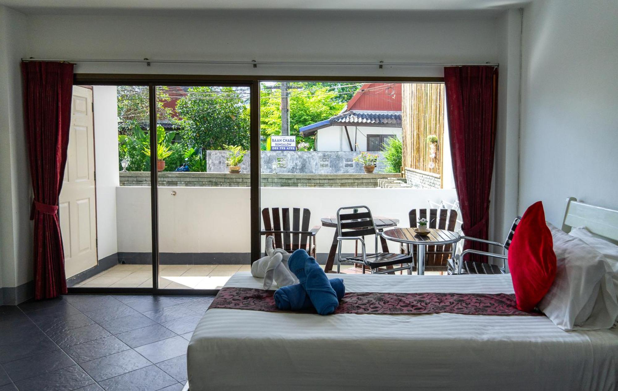 Deng'S Kamala Beach Guesthouse Exteriör bild
